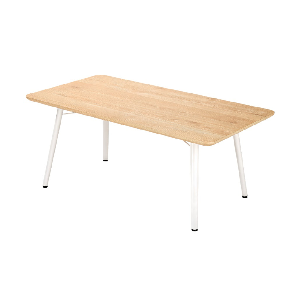 Minimalistische eettafel met houten blad en metalen poten**
