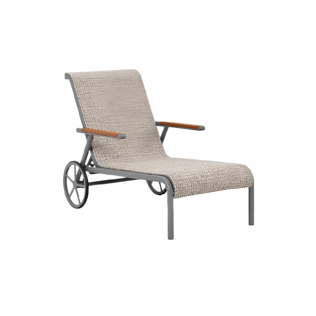 Luxe ligstoel met wielen en houten armsteunen**